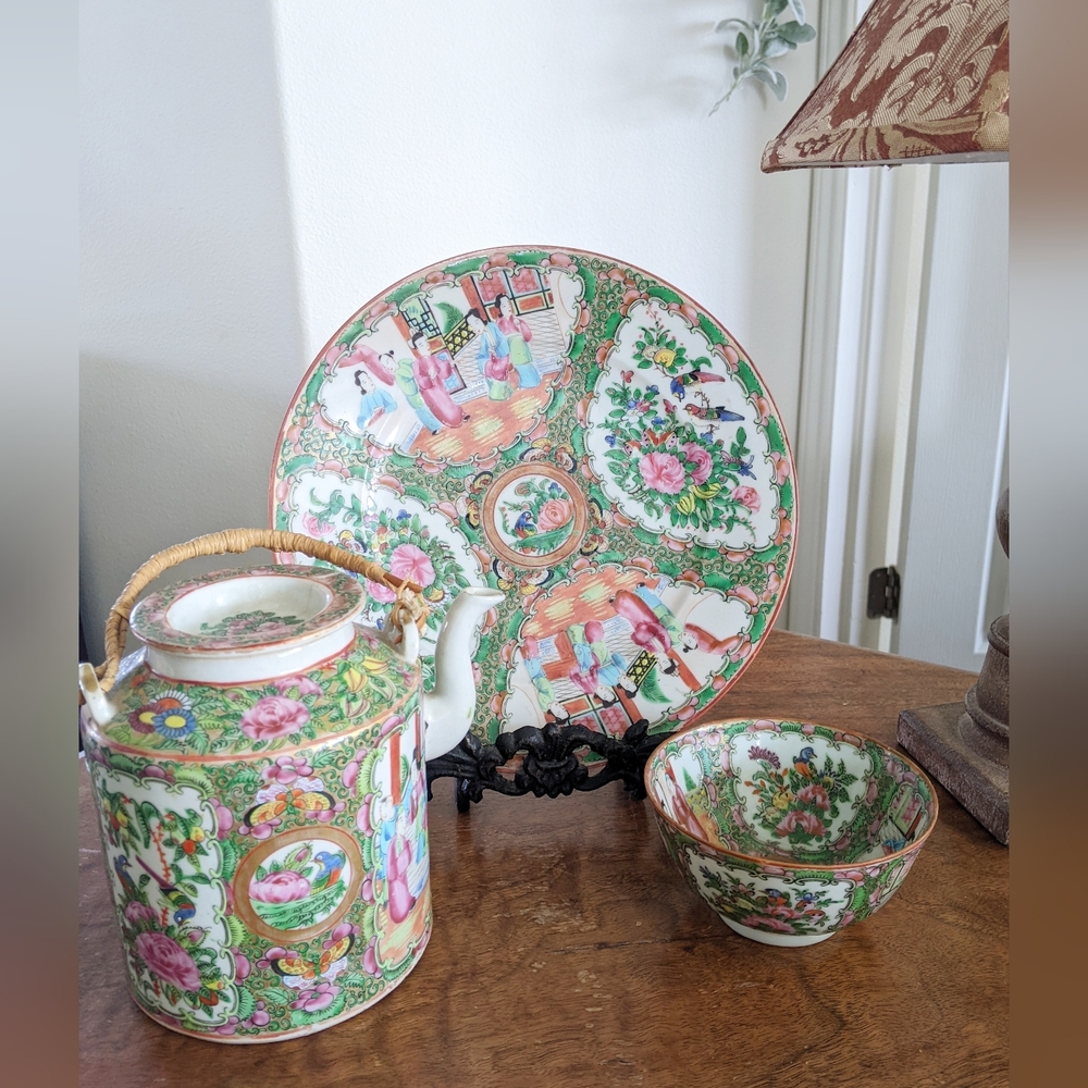 Chinese “Famille Rose” pattern porcelain, 19th century Tea Set